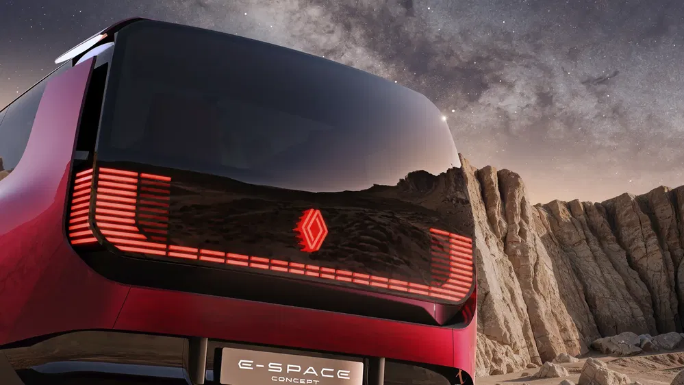Concept car Renault E-Space avec éclairage LED arrière, fond de paysage extraterrestre rocheux.