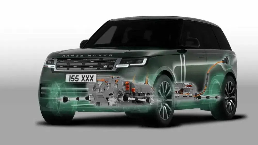 Vue intérieure du Range Rover montrant la technologie hybride et composants mécaniques avancés.