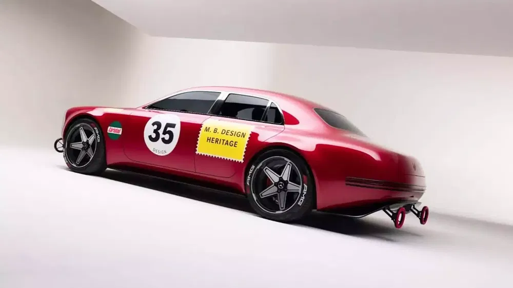Voiture de course rouge M.B. Design, numéro 35, avec jantes personnalisées et autocollants vintage.