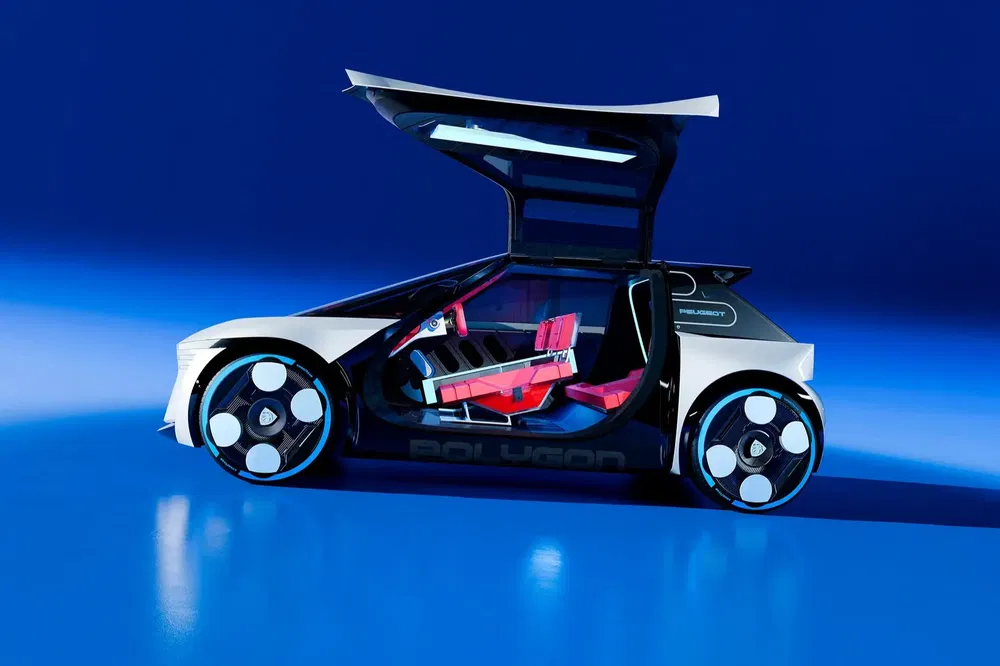 Conceptvoertuig Polygon met vleugeldeuren en futuristisch interieur op blauwe achtergrond.