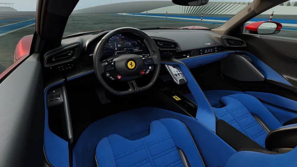 Intérieur d'une Ferrari avec sièges bleus sur une piste de course moderne.