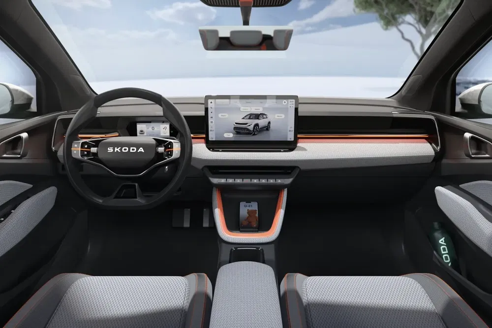 Intérieur moderne du Skoda Vision GT avec tableau de bord numérique et écran central large.