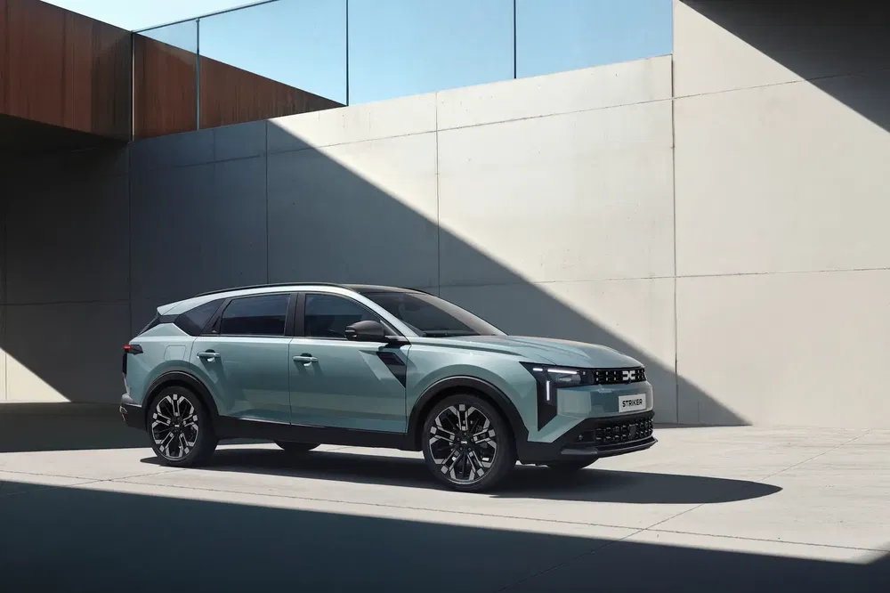 {"fr":"Hyundai Santa Fe SUV moderne dans un cadre architectural minimaliste en béton.","nl":"Hyundai Santa Fe SUV in een minimalistische betonnen architectuurscène."}