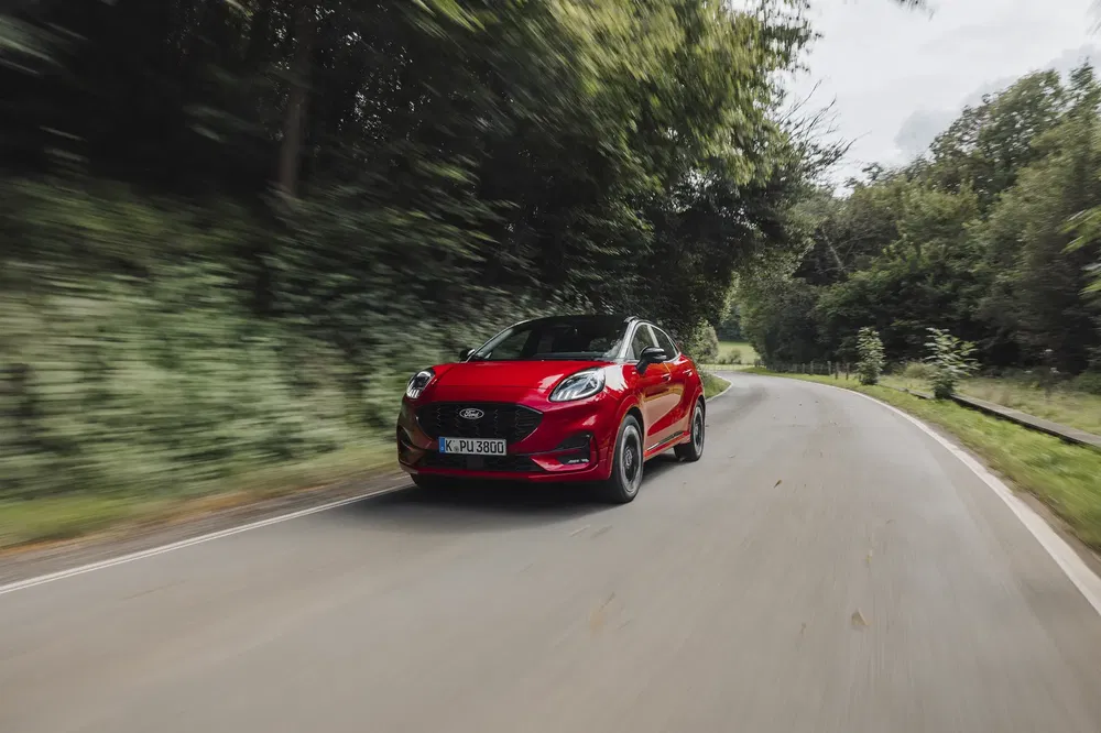 Ford Puma 2024 Fantastic Red dynamique 3/4 avant