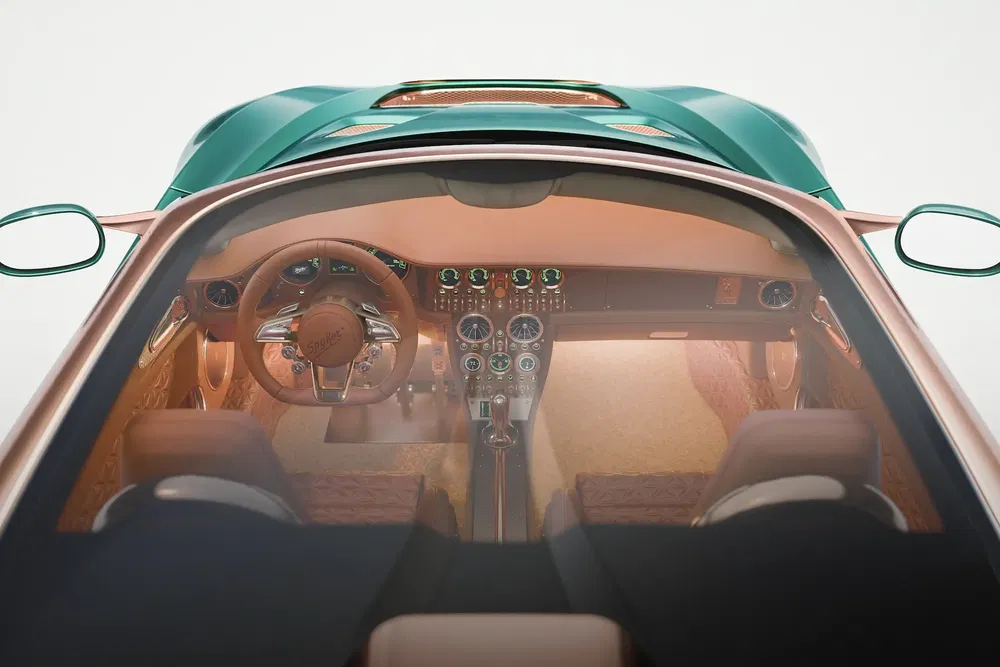 Intérieur d'une Bentley, tableau de bord luxueux avec finitions en bois et cuir beige.