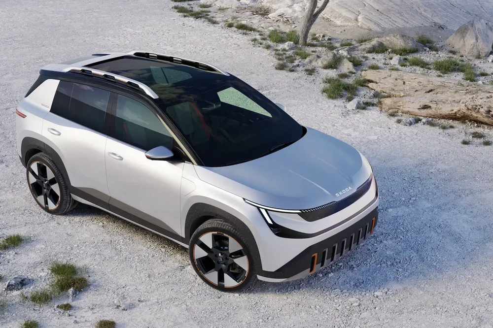 Skoda SUV moderne sur un terrain rocheux, design élégant et épuré, teinte argentée.