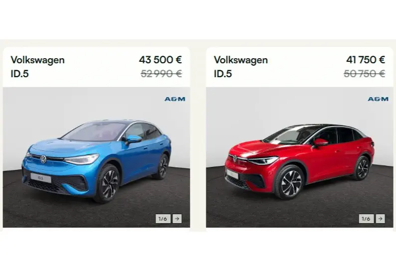 {"fr":"Deux Volkswagen ID.5 électriques, bleu et rouge, affichées avec leurs prix réduits.","nl":"Twee elektrische Volkswagen ID.5, blauw en rood, met verminderde prijzen weergegeven."}