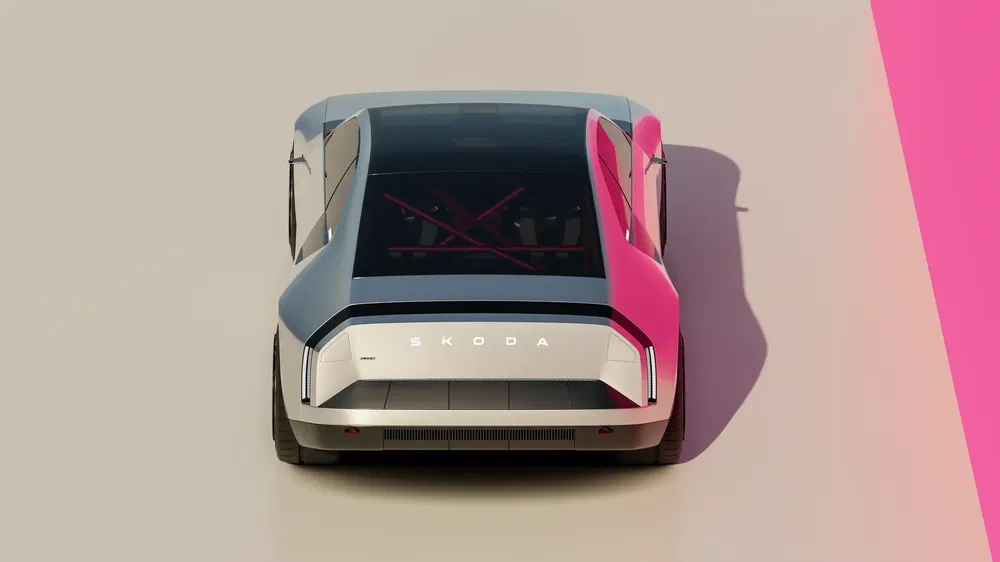 Futuristische Škoda conceptauto, hoekig achterzijde ontwerp en stijlvolle tweekleurige afwerking.
