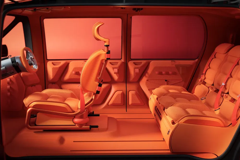 Intérieur futuriste d'une voiture concept avec sièges modulaires orange et volant minimaliste.