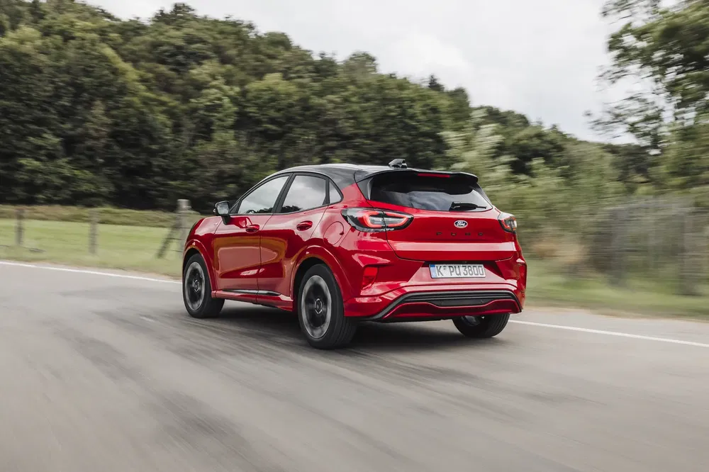 Ford Puma 2024 Fantastic Red dynamique 3/4 arrière