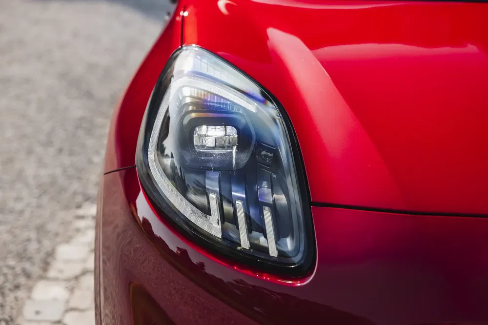 Ford Puma 2024 Fantastic Red détail signature lumineuse