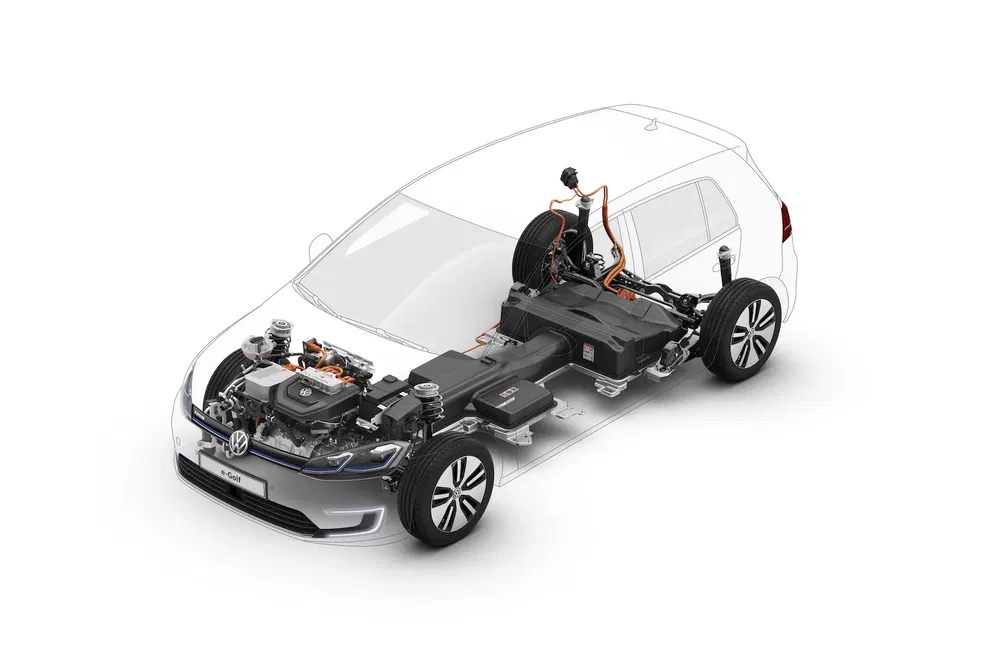 Projection intérieure d'un Volkswagen e-Golf illustrant la disposition des composants électriques.