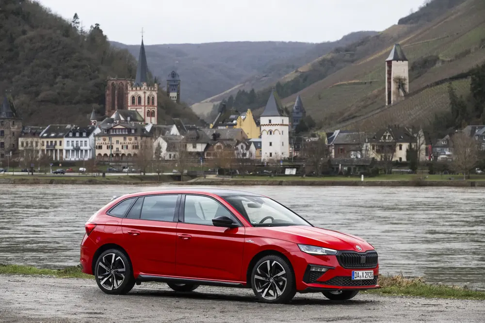 Skoda Scala Monte Carlo 2024 rouge de 3/4 avant