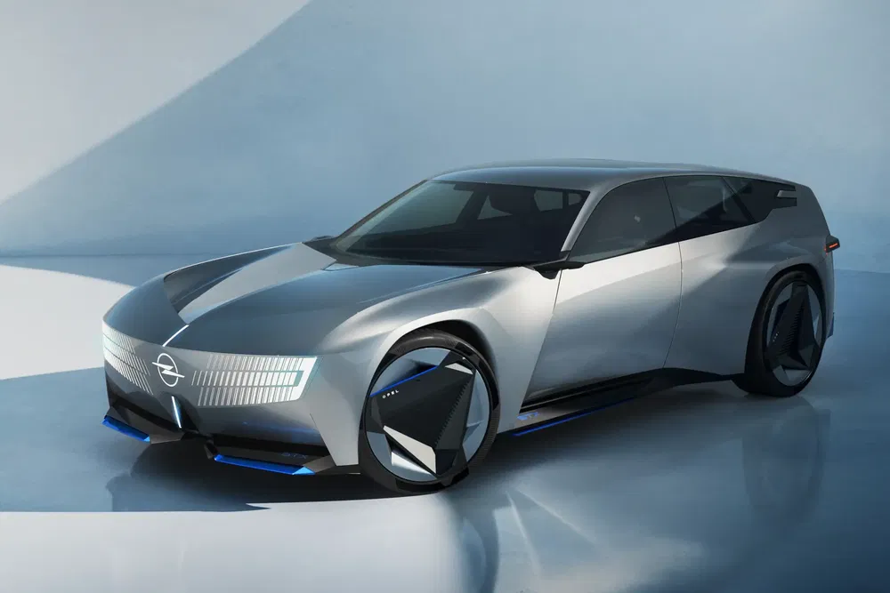 Concept car Opel futuriste, design épuré avec jantes innovantes et ligne élégante.