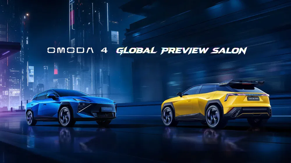 Twee OMODA 4 auto's op futuristische stadsweg tijdens nachtelijke scène.