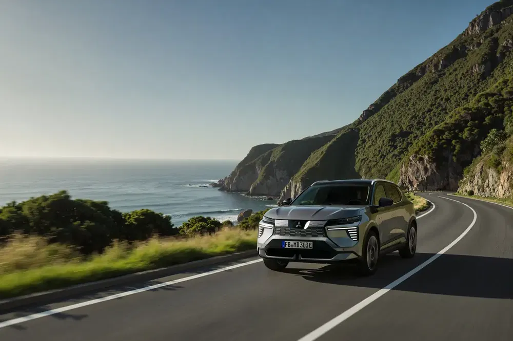 {"fr":"Peugeot 3008 roulant sur une route côtière panoramique par temps ensoleillé.","nl":"Peugeot 3008 rijdt op een schilderachtige kustweg bij zonnig weer."}
