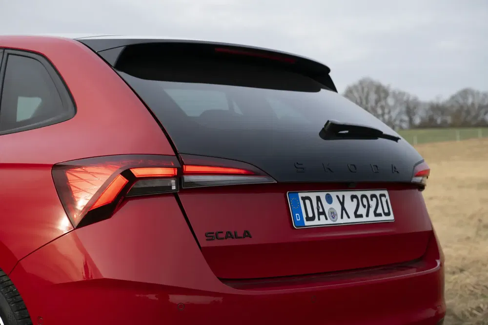 Détail extérieur de la Skoda Scala Monte Carlo 2024 rouge