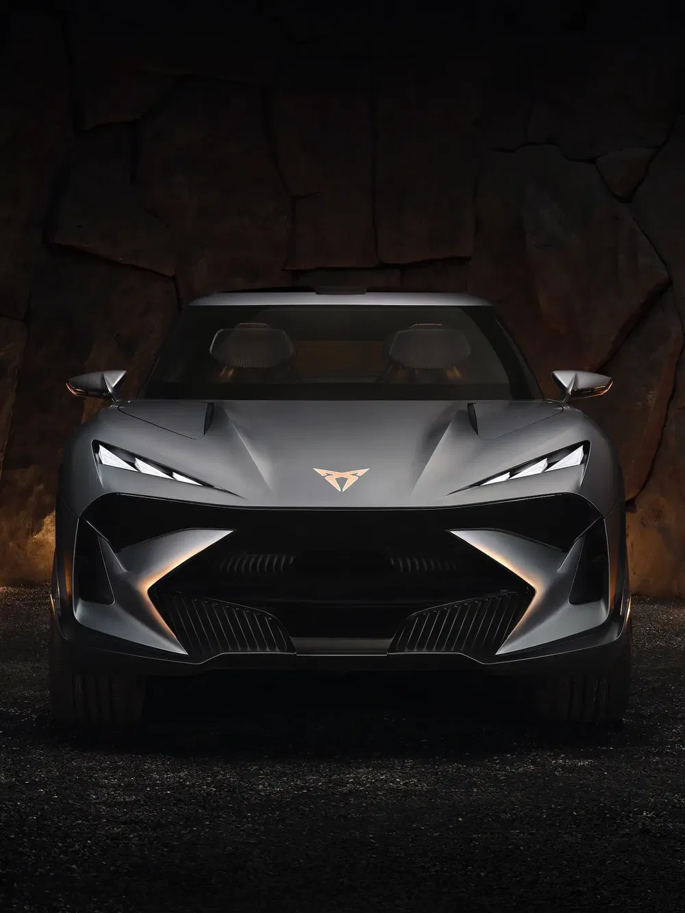 Vue avant d'une voiture Cupra concept avec un design sportif et moderne.