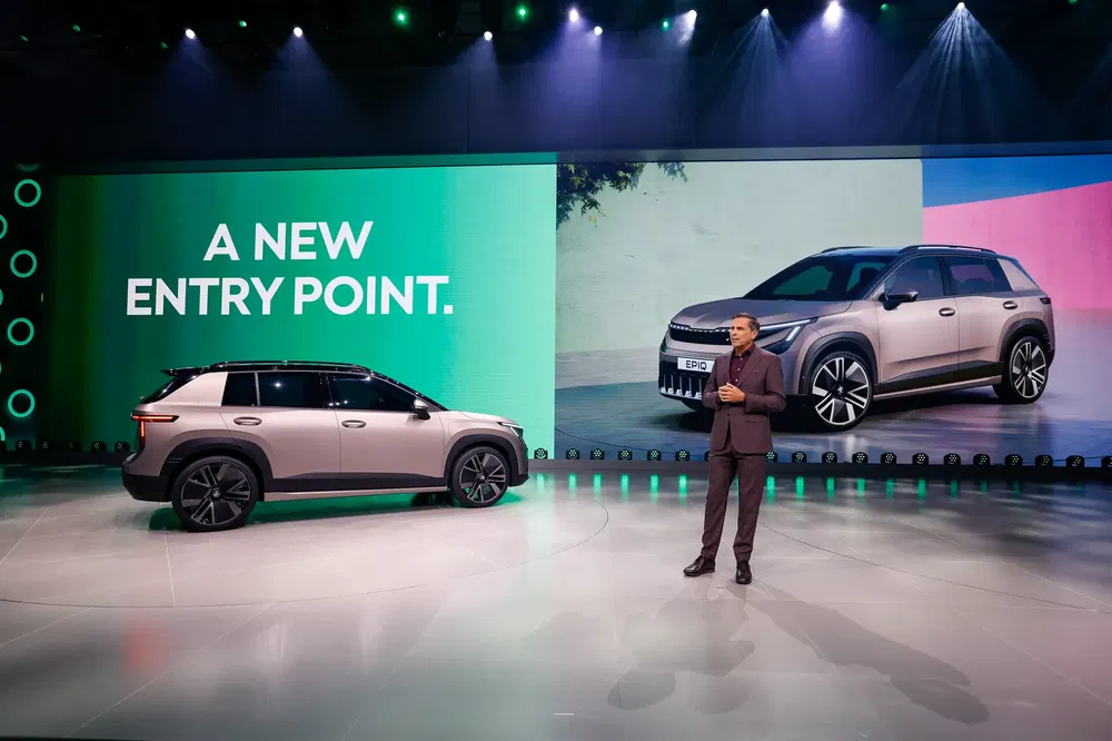 Lancement du Hyundai Exter avec présentation sur scène et grand écran digital derrière.