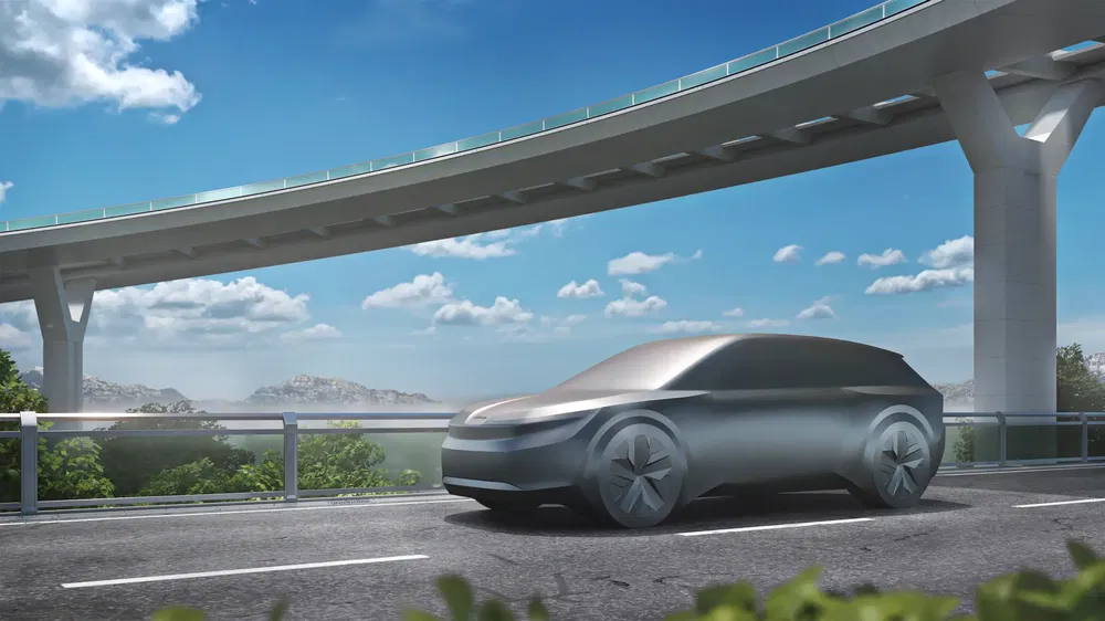 Concept car futuriste sur une route panoramique, sous un viaduc moderne.