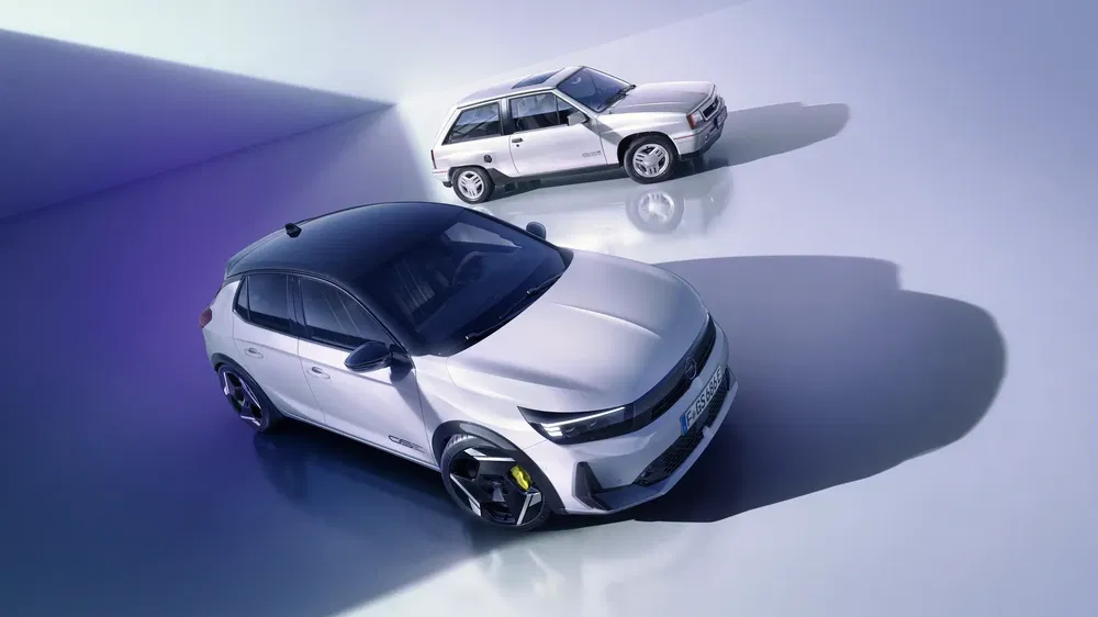 {"fr":"Comparaison Opel Astra moderne et vintage, design élégant et rétro contrastant.","nl":"Vergelijking van moderne en vintage Opel Astra, contrast in stijlvol en retro ontwerp."}