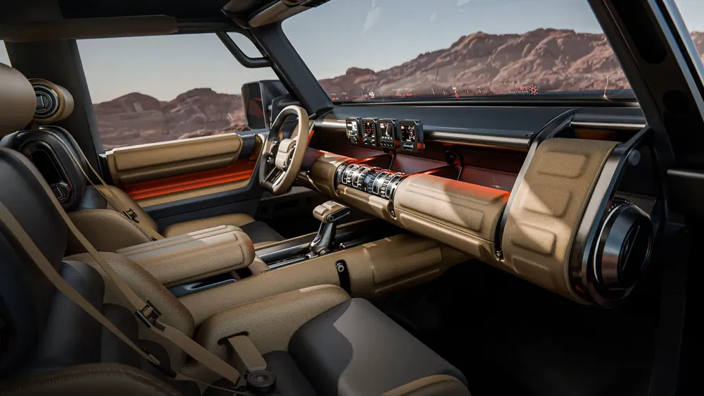 Intérieur luxueux d'un SUV tout-terrain moderne avec vue sur le désert.