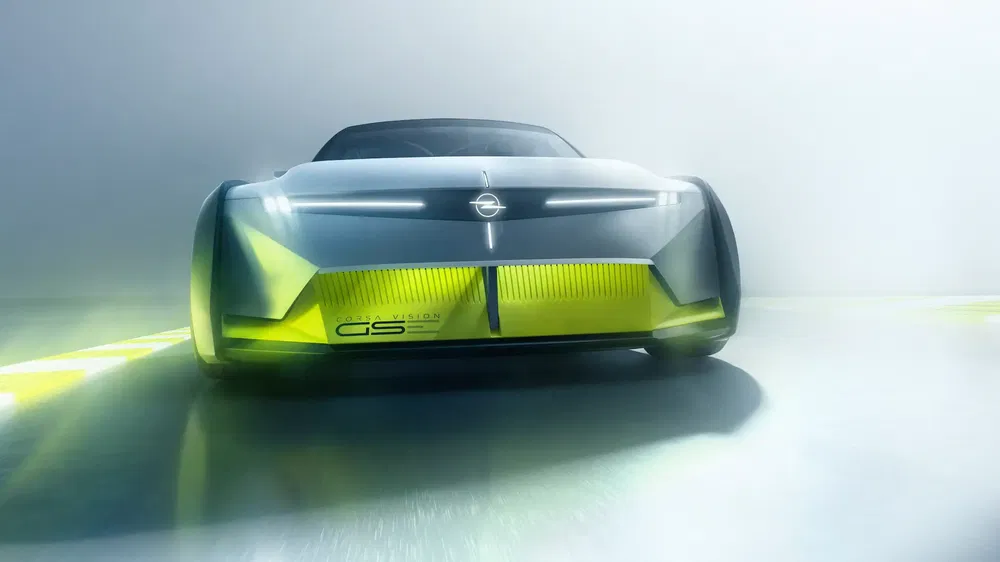 Opel conceptauto met futuristisch ontwerp, LED-koplampen en opvallende gele accenten.