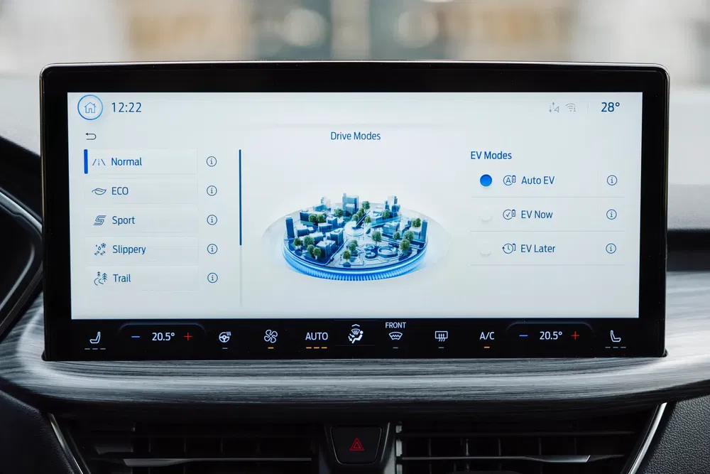Écran tactile Hyundai avec options de modes de conduite et modes EV, interface numérique moderne.