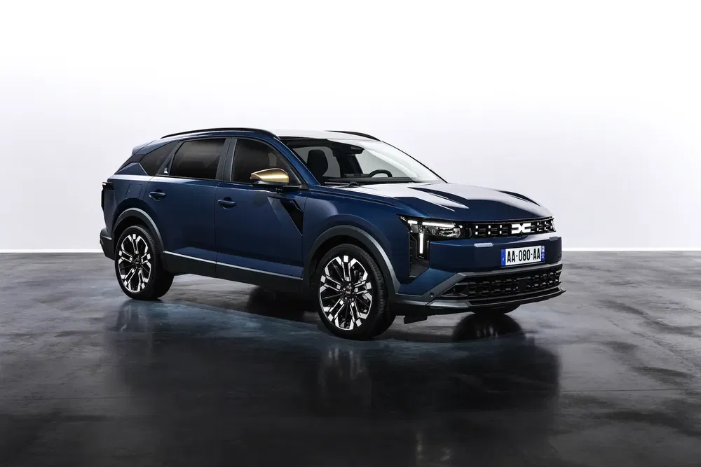{"fr":"Nouveau SUV Dacia, bleu foncé, design moderne, phares LED distinctifs en studio.","nl":"Nieuwe Dacia SUV, donkerblauw, modern ontwerp, opvallende LED-koplampen in studio."}