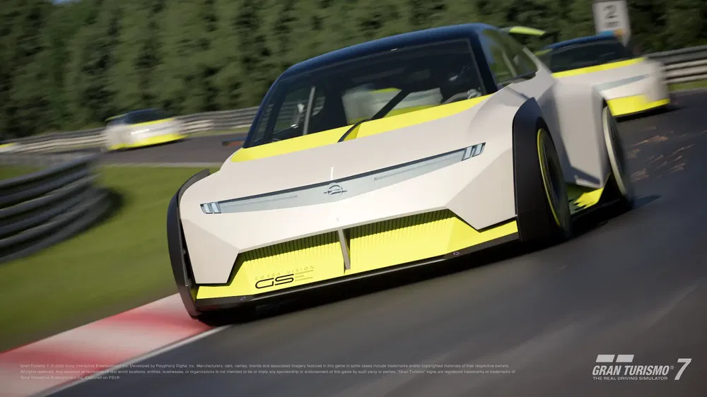 Futuristische Opel-auto op een circuit in Gran Turismo 7, scherpe bocht met hoge snelheid.