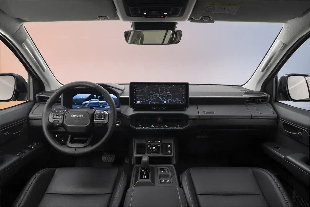 {"fr":"Intérieur moderne du Toyota avec écran tactile central et volant multifonctions.","nl":"Moderne interieur van een Toyota met een centraal touchscreen en multifunctioneel stuur."}