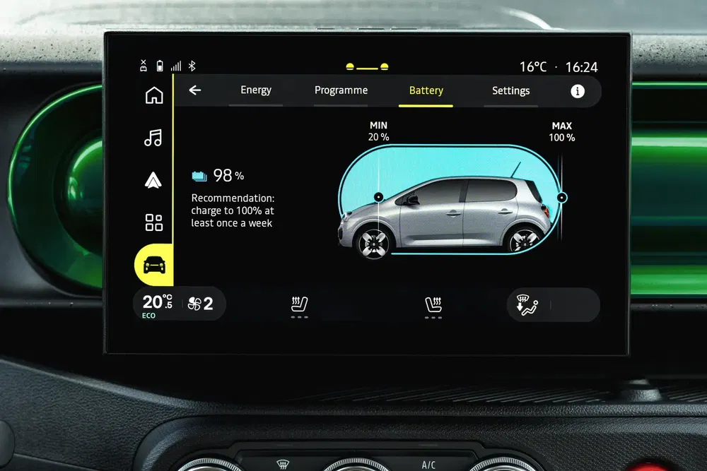 Écran d'affichage de batterie d'une voiture électrique moderne, montrant 98% de charge.