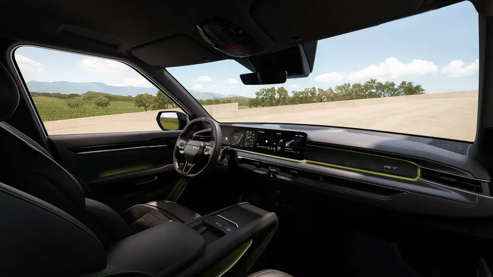 {"fr":"Intérieur du Kia EV9 élégant avec tableau de bord numérique et sièges confortables.","nl":"Stijlvol interieur van Kia EV9 met digitaal dashboard en comfortabele stoelen."}