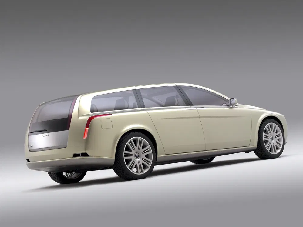 Conceptauto Volvo VCC in beige, futuristisch design met grote wielen en schuine achterruit.