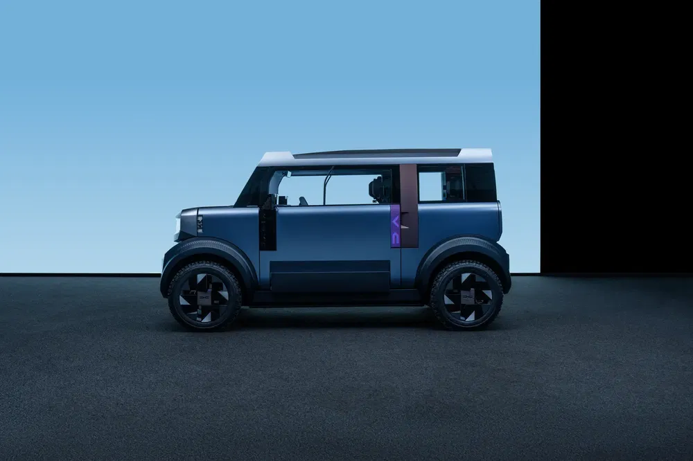 {"fr":"Concept-car Kia blue électrique en profil latéral sur fond de ciel bleu.","nl":"Blauwe elektrische conceptauto van Kia in zijaanzicht tegen een blauwe achtergrond."}