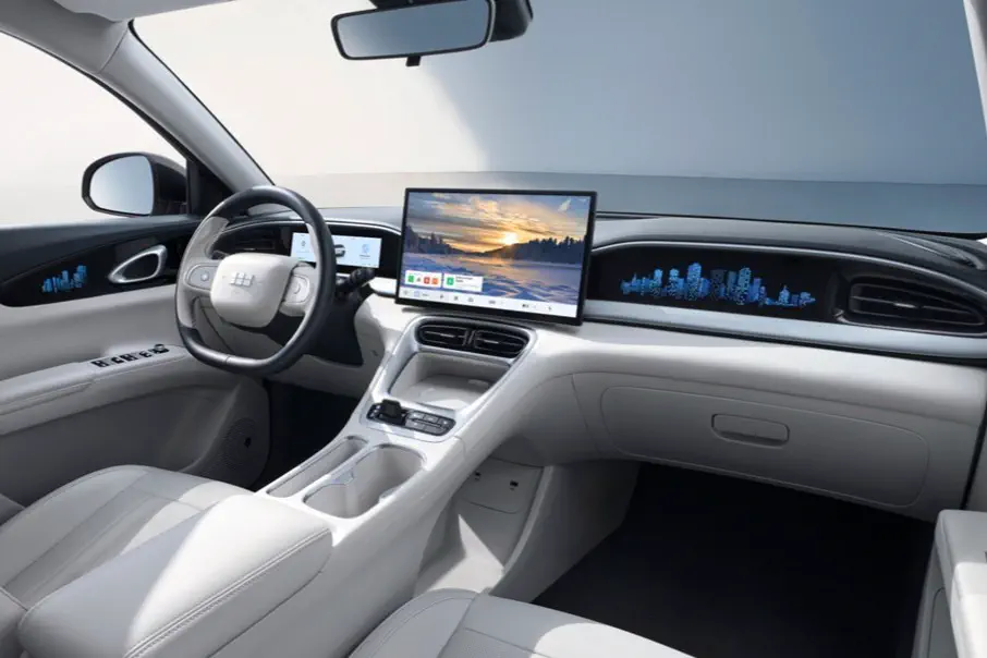 Intérieur futuriste d'une voiture électrique avec tableau de bord numérique et affichage moderne.