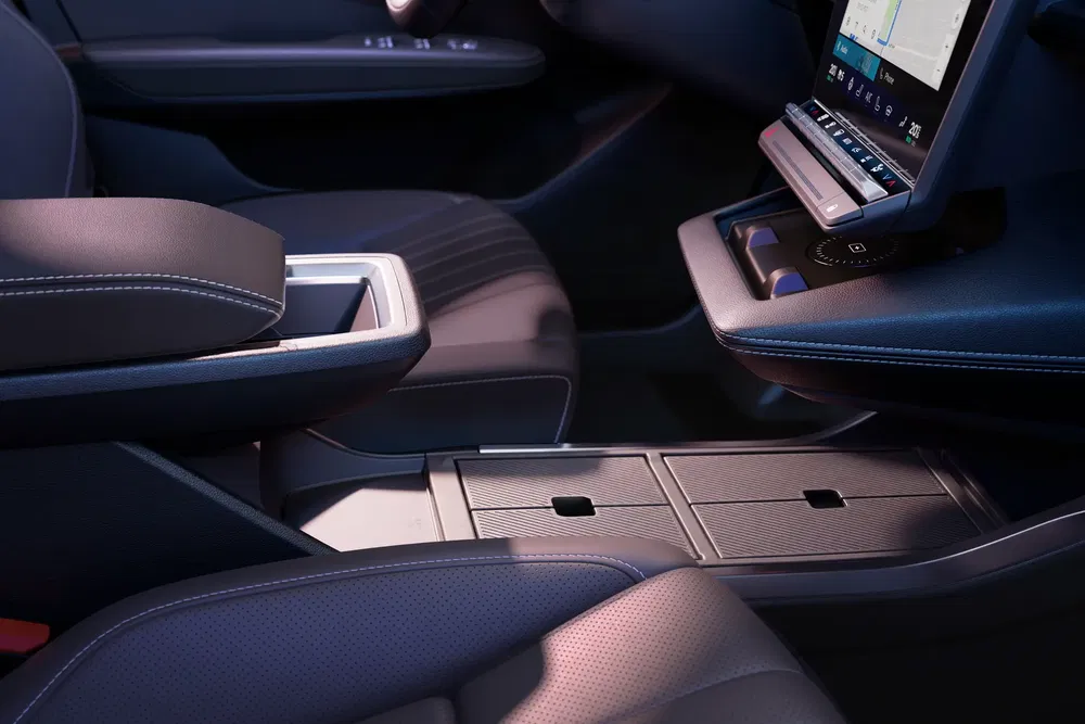 Intérieur de voiture avec écran tactile moderne et console centrale élégante.