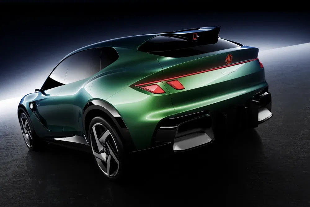 Voiture sportive MG verte, vue arrière, design élégant et aérodynamique avec lignes modernes.