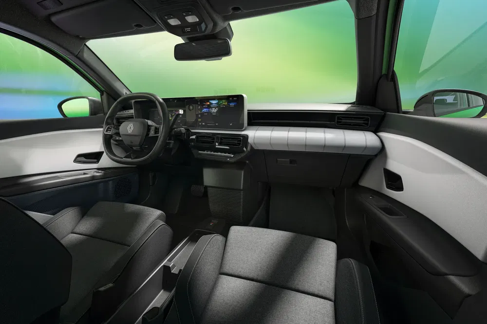 Intérieur moderne de la Renault 5 Prototype avec tableau de bord numérique et design épuré.