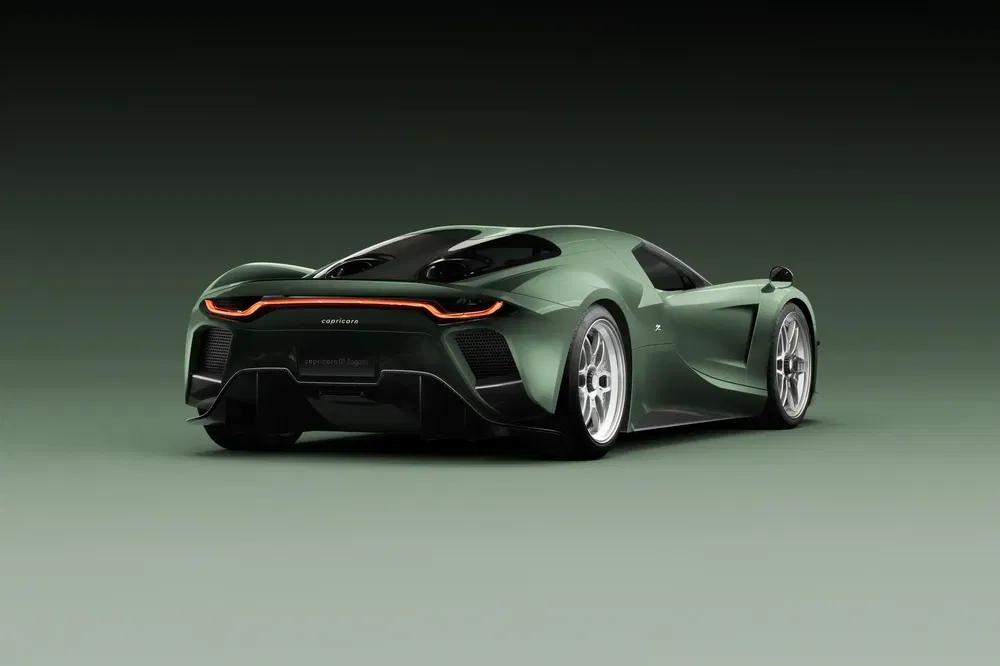 Supercar verte futuriste, design élégant, arrière distinct avec feux LED continus.