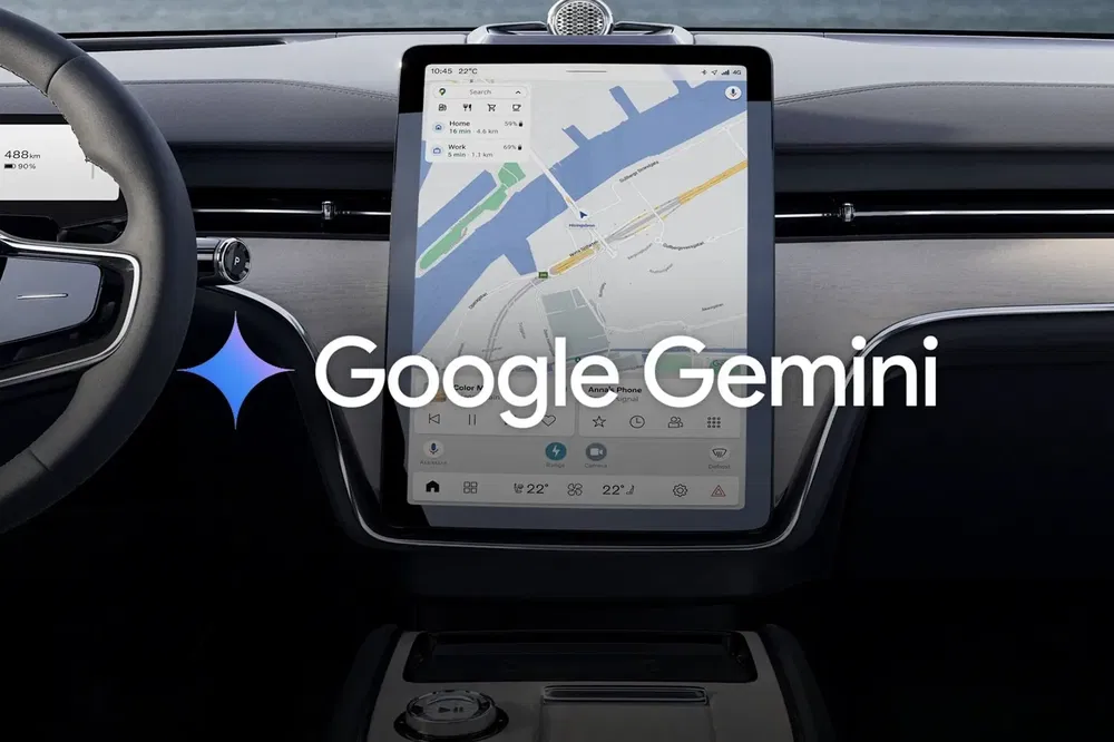 Intérieur de voiture avec écran tactile vertical affichant Google Gemini Maps.