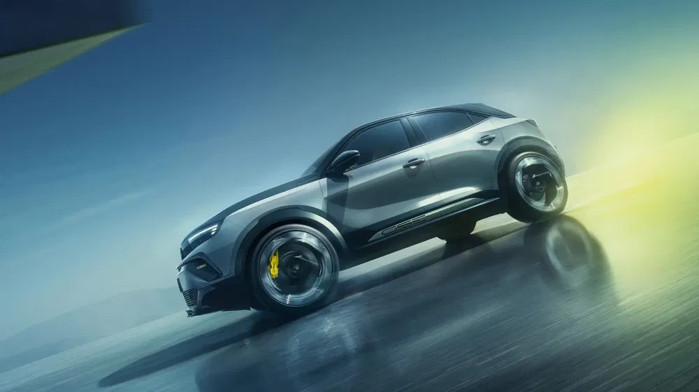{"fr":"Concept car Lynk & Co sport gris sur route mouillée, design moderne et dynamique.","nl":"Lynk & Co conceptauto sport grijs op natte weg, modern en dynamisch ontwerp."}