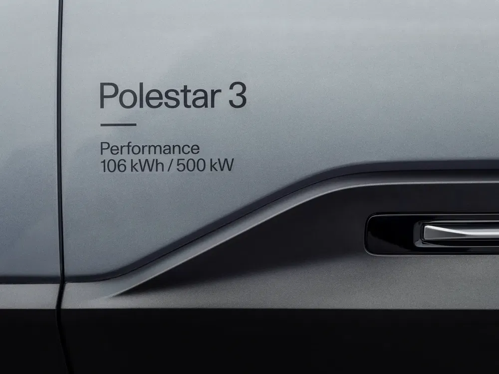 Strak ontwerp van Polestar 3 met prestatiegegevens 106 kWh/500 kW.