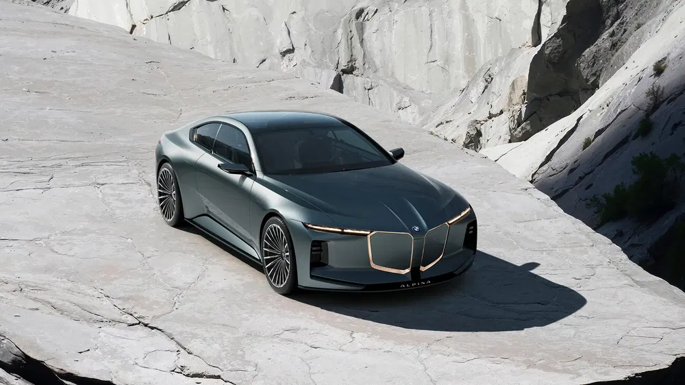 {"fr":"Berline BMW Alpina luxueuse stationnée sur un paysage rocheux spectaculaire.","nl":"Luxe BMW Alpina sedan geparkeerd op een adembenemend rotsachtig landschap."}