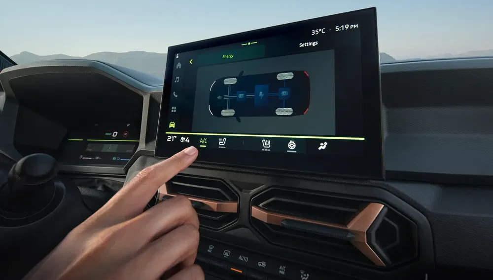 Interactief touchscreen controlepaneel voor klimaatregeling in een moderne auto.