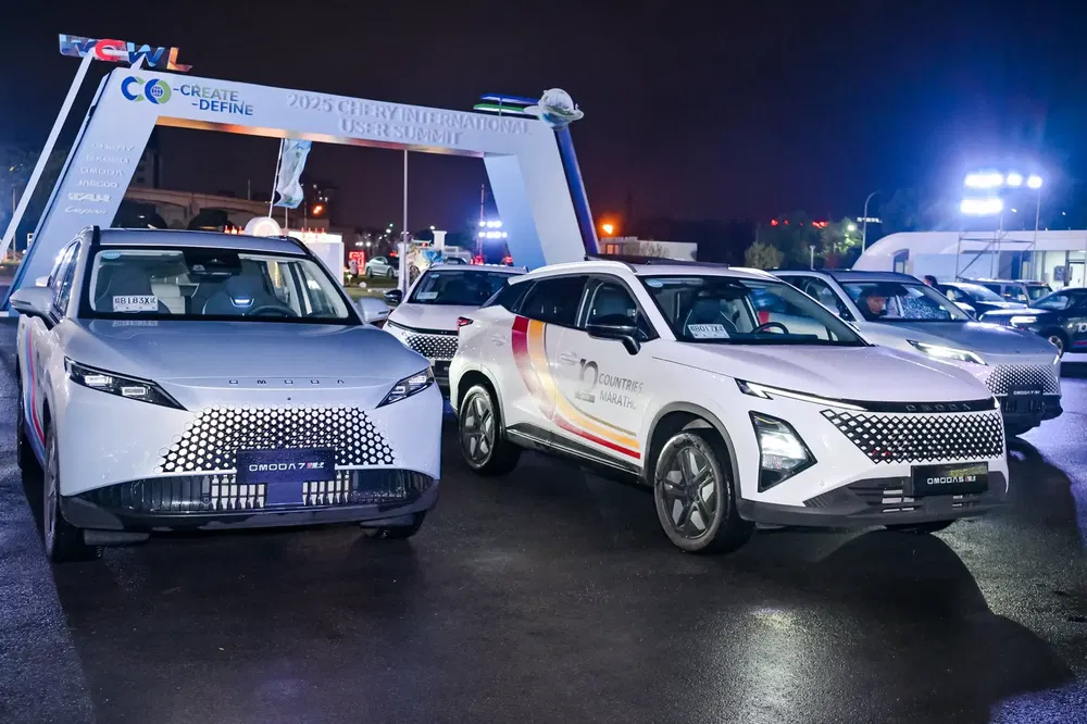 Chery Omoda 5 et eQ7 exposés lors de l'événement 2025 Chery International.