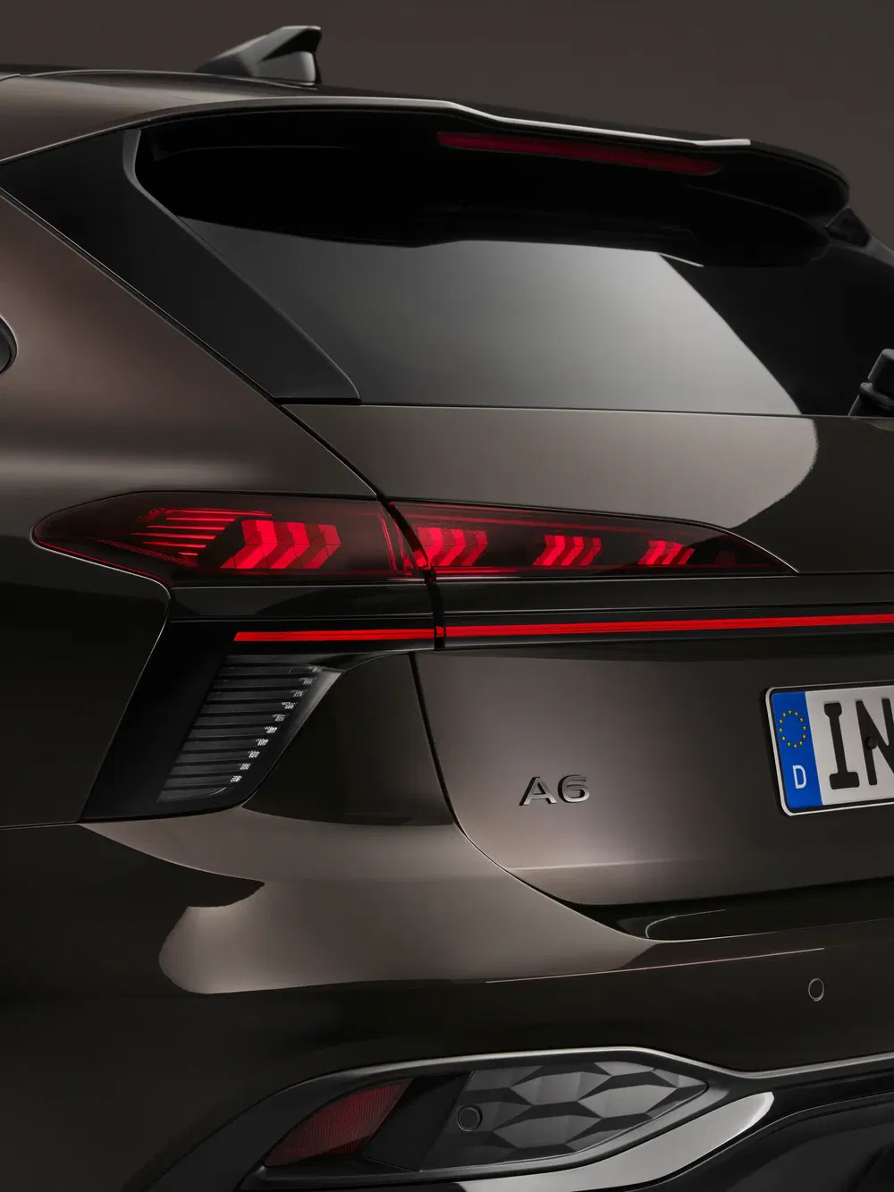 Vue arrière Audi A6 avec feux arrière LED élégants et signature design distinctive.