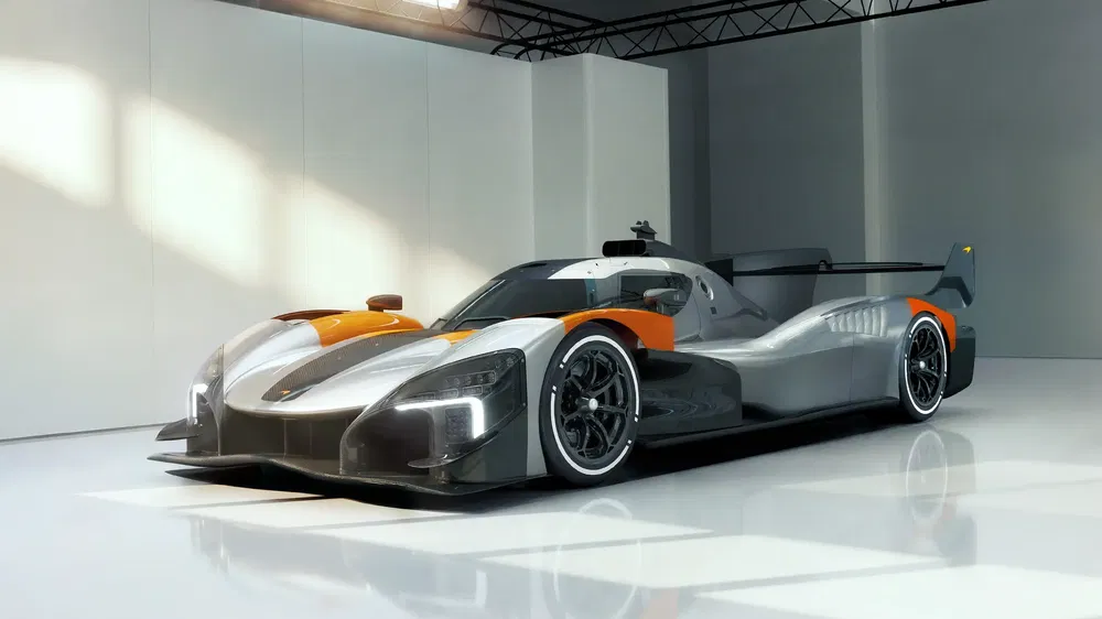 {"fr":"Prototype Toyota Hypercar gris et orange dans un studio moderne bien éclairé.","nl":"Toyota Hypercar prototype grijs en oranje in een modern verlichte studio."}