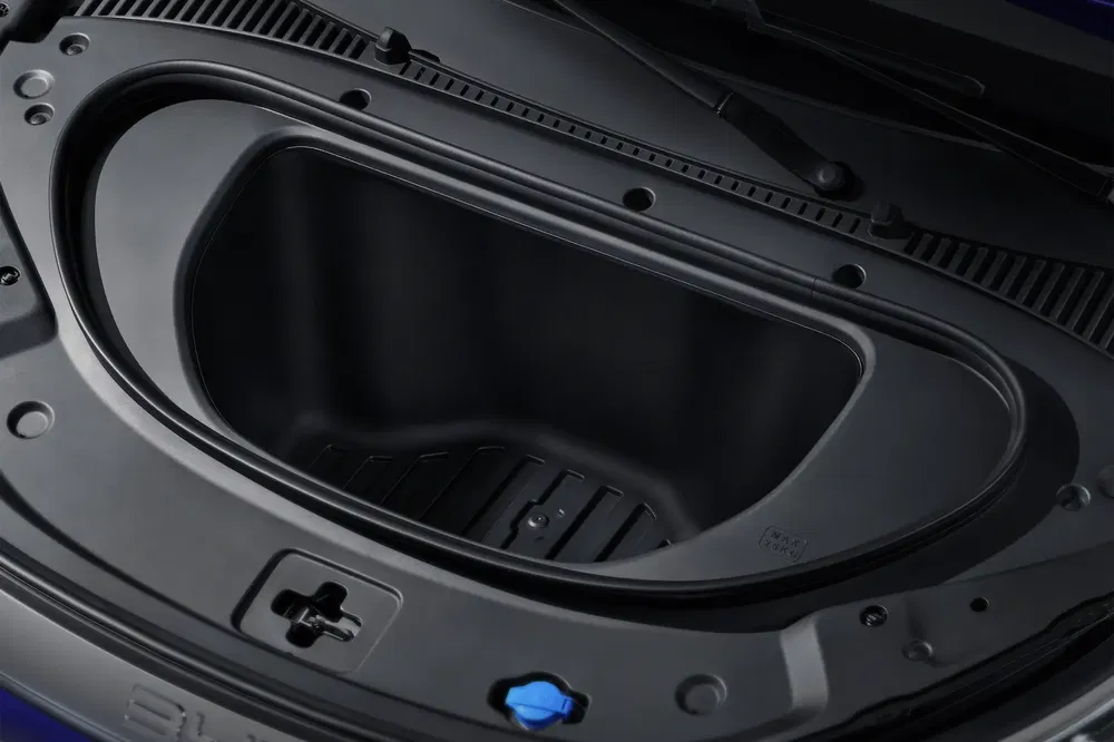 Voorste kofferbak van een elektrische Hyundai Ioniq 5 met ruime moderne opbergruimte.