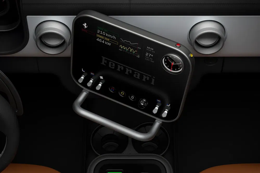Tableau de bord Ferrari moderne avec écran numérique et commandes minimalistes, volant en cuir.
